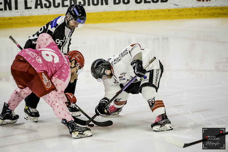 Photo hockey Ligue Magnus - Ligue Magnus : 8ème journée : Cergy-Pontoise vs Chamonix - Cergy coince devant Chamonix Photo hockey Ligue Magnus - Ligue Magnus : 8ème journée : Cergy-Pontoise vs Chamonix - Cergy coince devant Chamonix