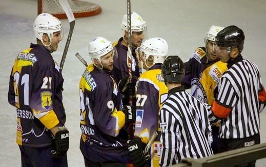 Photo hockey Ligue Magnus - Ligue Magnus : 9ème journée : Chamonix  vs Neuilly/Marne - Les Chamois chassent les Bisons.