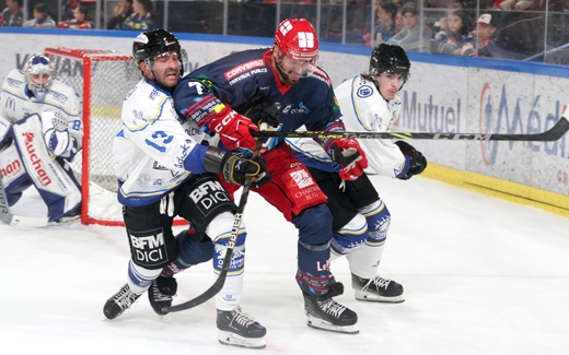 Photo hockey Ligue Magnus - Ligue Magnus : 9ème journée : Grenoble  vs Gap  - Grenoble (r)assurre face à Gap.