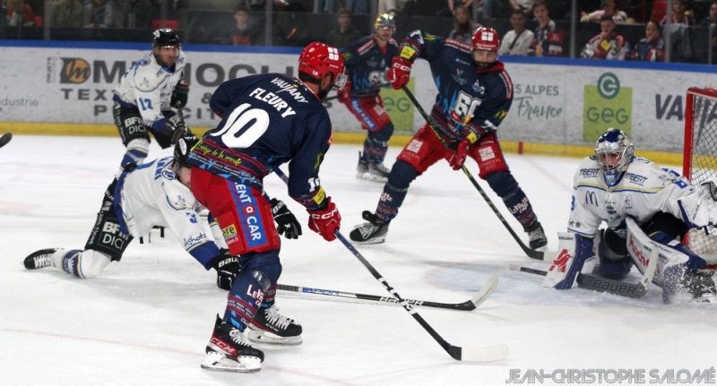 Photo hockey Ligue Magnus - Ligue Magnus : 9ème journée : Grenoble  vs Gap  - Grenoble (r)assurre face à Gap.