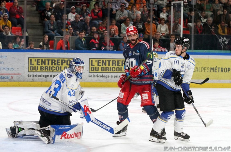 Photo hockey Ligue Magnus - Ligue Magnus : 9ème journée : Grenoble  vs Gap  - Grenoble (r)assurre face à Gap.