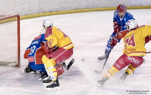 Photo hockey Ligue Magnus - Ligue Magnus : 9ème journée : Lyon vs Dijon  - Les Ducs perdent une bataille à Charlemagne