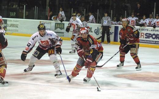 Photo hockey Ligue Magnus - Ligue Magnus : 9ème journée : Morzine-Avoriaz vs Amiens  - Morzine chute à domicile