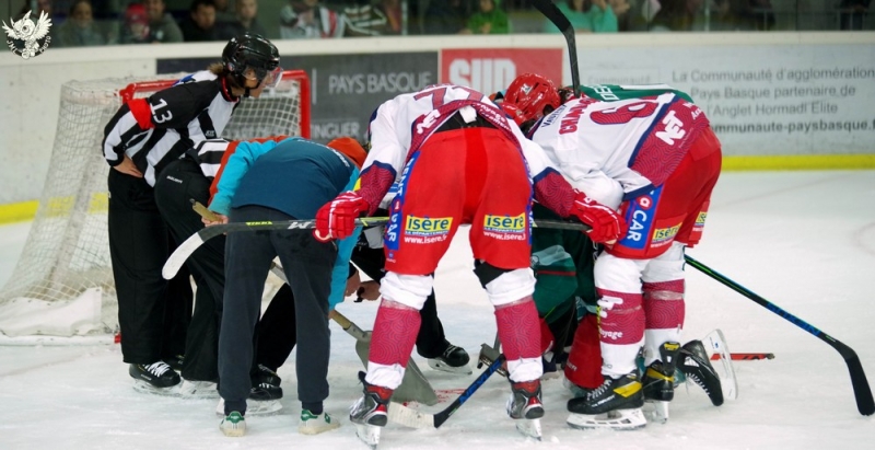 Photo hockey Ligue Magnus - Ligue Magnus : 9ème journée : Anglet vs Grenoble - Quand les loups attaquent le glaçon basque. Photo hockey Ligue Magnus - Ligue Magnus : 9ème journée : Anglet vs Grenoble - Quand les loups attaquent le glaçon basque.