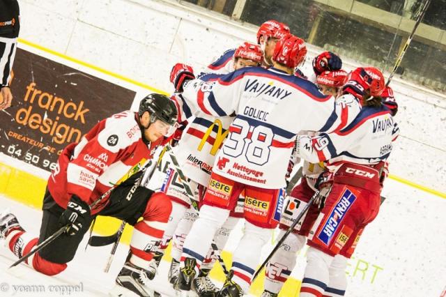 Photo hockey Ligue Magnus - Ligue Magnus : 9ème journée : Chamonix / Morzine vs Grenoble  - Les Pionniers renversent le Loup