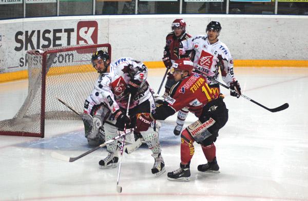 Photo hockey Ligue Magnus - Ligue Magnus : 9ème journée : Morzine-Avoriaz vs Amiens  - Morzine chute à domicile