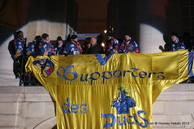 Photo hockey Ligue Magnus - Ligue Magnus : Dijon (Les Ducs) - Dijon dans la rue : Pari Gagné Photo hockey Ligue Magnus - Ligue Magnus : Dijon (Les Ducs) - Dijon dans la rue : Pari Gagné