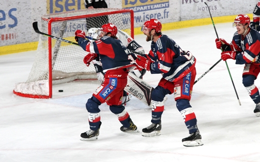 Photo hockey Ligue Magnus - Ligue Magnus - Finale match 1 : Grenoble vs Angers - Rude combat pour l Photo hockey Ligue Magnus - Ligue Magnus - Finale match 1 : Grenoble vs Angers - Rude combat pour l