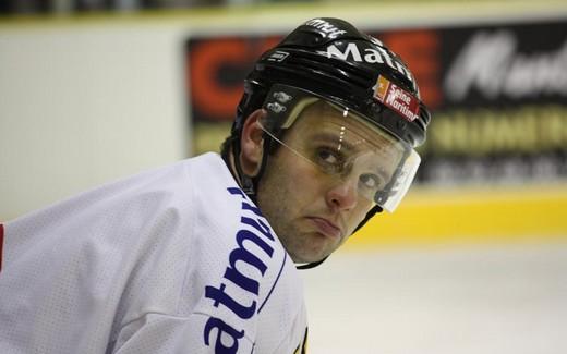 Photo hockey Ligue Magnus - Ligue Magnus: 15ème journée : Chamonix  vs Rouen - Les Chamois : Un genou à terre