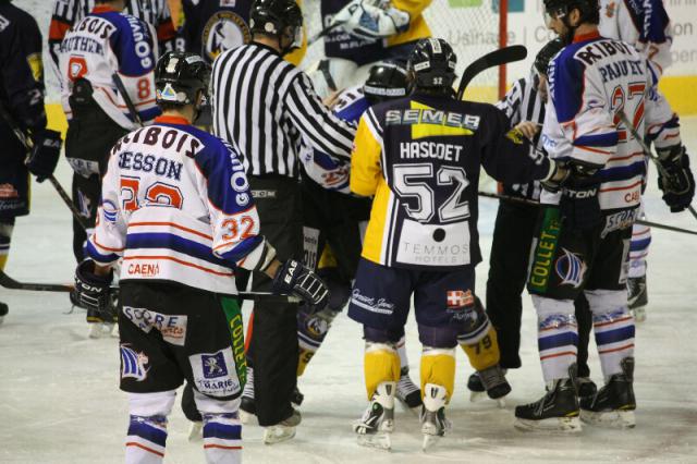 Photo hockey Ligue Magnus - Ligue Magnus, 16ème journée : Chamonix  vs Caen  - Un Drakkar difficile à couler