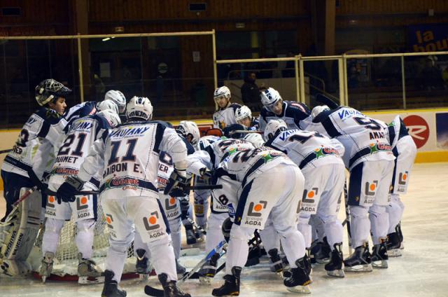 Photo hockey Ligue Magnus - Ligue Magnus, 23ème journée : Chamonix vs Grenoble - Les Brûleurs au physique Photo hockey Ligue Magnus - Ligue Magnus, 23ème journée : Chamonix vs Grenoble - Les Brûleurs au physique