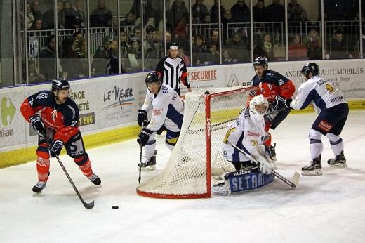 Photo hockey Ligue Magnus - Ligue Magnus :24ème journée : Angers  vs Chamonix  - Les Ducs retrouvent le podium