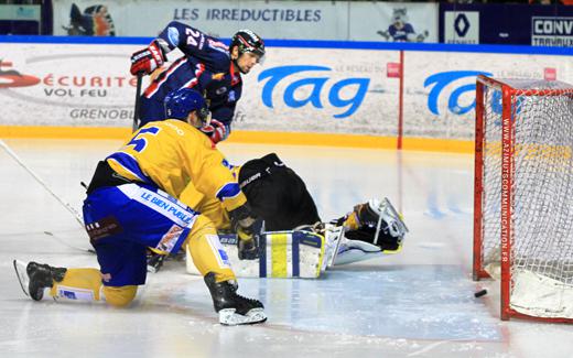 Photo hockey Ligue Magnus - Ligue Magnus :24ème journée : Grenoble  vs Dijon  - Grenoble dans la douleur