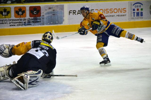 Photo hockey Ligue Magnus - Ligue Magnus, 26ème journée : Chamonix  vs Dijon  - Une pluie d