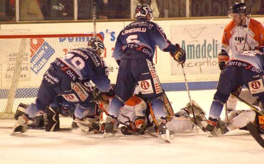 Photo hockey Ligue Magnus - LM - 17ème journée : Angers  vs Tours  - Les Ducs envoient les Diables en enfer !