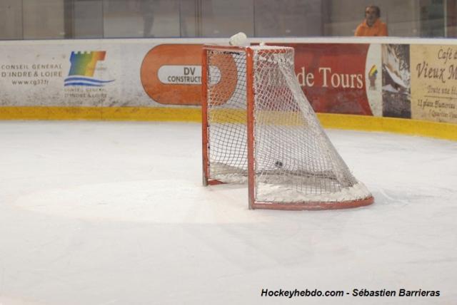 Photo hockey Ligue Magnus - LM - 20ème journée : Tours  vs Amiens  - Attention, bête blessée !