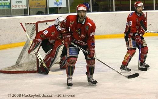 Photo hockey Ligue Magnus - LM - 23ème journée : Morzine-Avoriaz vs Grenoble  - Sévère ! 