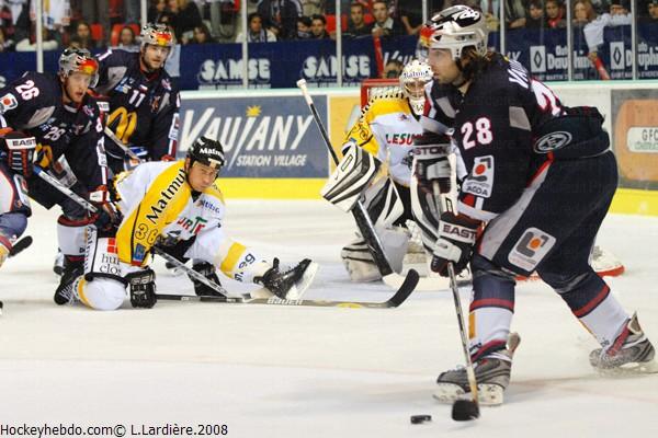 Photo hockey Ligue Magnus - LM - 9ème journée : Grenoble  vs Rouen - Contré!!!