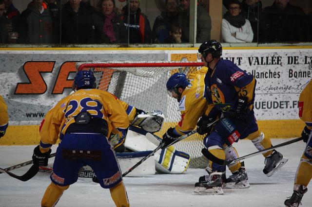 Photo hockey Ligue Magnus - LM playoff, 1er tour, match 1 : Chamonix vs Dijon - Dijon, la première au bout du suspense Photo hockey Ligue Magnus - LM playoff, 1er tour, match 1 : Chamonix vs Dijon - Dijon, la première au bout du suspense