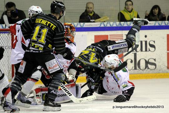 Photo hockey Ligue Magnus - LM Playoffs : 1/2, match 2 : Rouen vs Briançon - Rouen reste dans la course. Photo hockey Ligue Magnus - LM Playoffs : 1/2, match 2 : Rouen vs Briançon - Rouen reste dans la course.