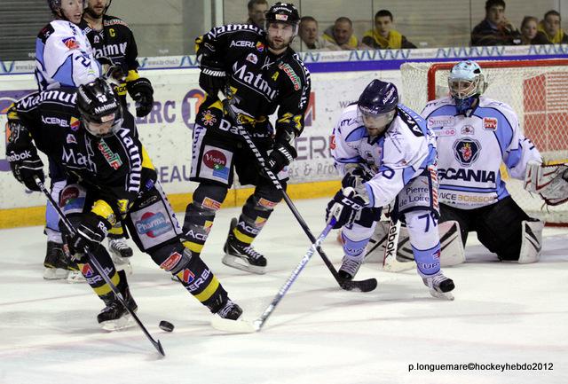 Photo hockey Ligue Magnus - LM Playoffs : 1/2 finale , match 1 : Rouen vs Angers - Les Dragons prennent l’avantage sur les Ducs Photo hockey Ligue Magnus - LM Playoffs : 1/2 finale , match 1 : Rouen vs Angers - Les Dragons prennent l’avantage sur les Ducs