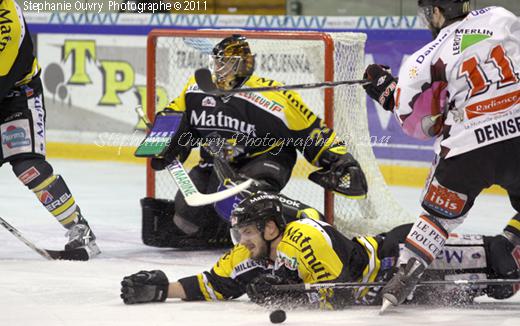 Photo hockey Ligue Magnus - LM playoffs : 1/2 finale, match 2 : Rouen vs Amiens  - Un minimum précieux.