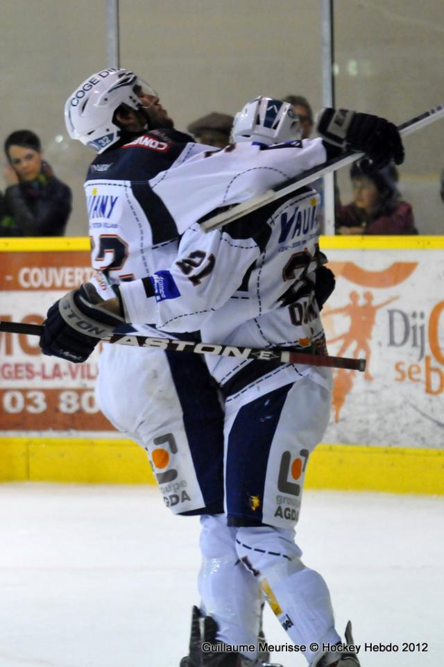 Photo hockey Ligue Magnus - LM Playoffs : 1/4 , match 5 : Dijon vs Grenoble - Qui sème l\ Photo hockey Ligue Magnus - LM Playoffs : 1/4 , match 5 : Dijon vs Grenoble - Qui sème l\