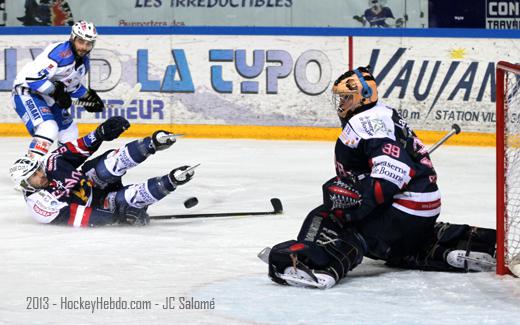 Photo hockey Ligue Magnus - LM Playoffs : 1er tour, match 3 : Grenoble vs Gap - Grenoble écarte Gap Photo hockey Ligue Magnus - LM Playoffs : 1er tour, match 3 : Grenoble vs Gap - Grenoble écarte Gap