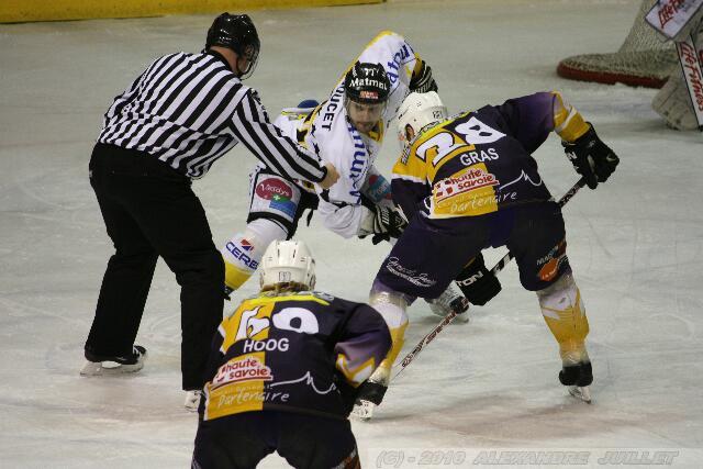 Photo hockey Ligue Magnus - Play-off Ligue Magnus : 1/4 de finale, match 3 : Chamonix  vs Rouen - Les Dragons en feu à Chamonix !