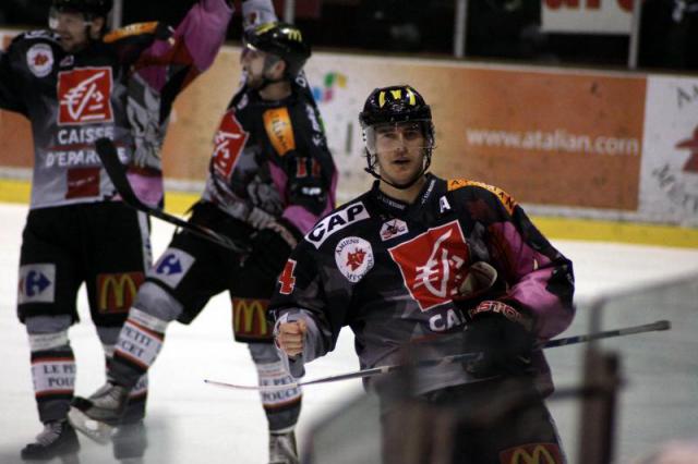 Photo hockey Ligue Magnus - Play-off Ligue Magnus : 1/4 de finale, match 4 : Amiens vs Briançon - Patron, une demi ! Photo hockey Ligue Magnus - Play-off Ligue Magnus : 1/4 de finale, match 4 : Amiens vs Briançon - Patron, une demi !