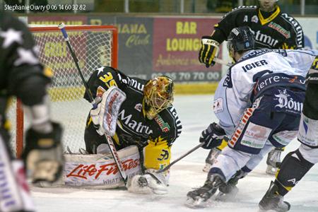 Photo hockey Ligue Magnus - Play-off Ligue Magnus : Finale, match 1 : Rouen vs Angers - Les Ducs piègent les Dragons Photo hockey Ligue Magnus - Play-off Ligue Magnus : Finale, match 1 : Rouen vs Angers - Les Ducs piègent les Dragons