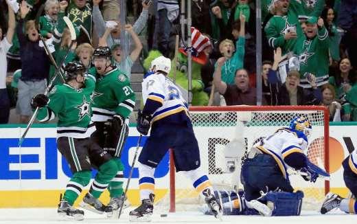 Photo hockey NHL : National Hockey League - AHL - NHL : National Hockey League - AHL - NHL : Roussel participe à la fête