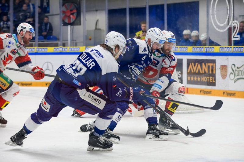 Photo hockey TELH - Tipsport Extraliga Ledního Hokeje - TELH - Tipsport Extraliga Ledního Hokeje - TELH : David bat Goliath