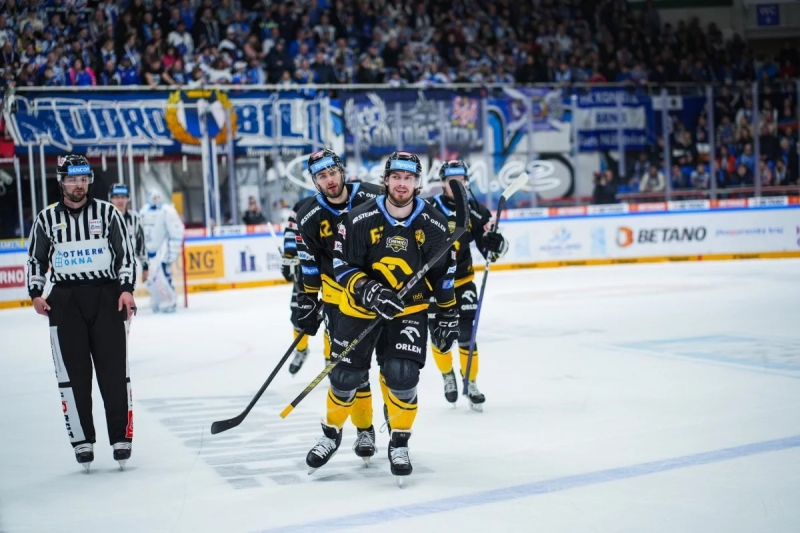Photo hockey TELH - Tipsport Extraliga Ledního Hokeje - TELH - Tipsport Extraliga Ledního Hokeje - TELH : Deux de suite
