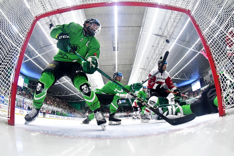 Photo hockey TELH - Tipsport Extraliga Ledního Hokeje - TELH - Tipsport Extraliga Ledního Hokeje - TELH : La chute