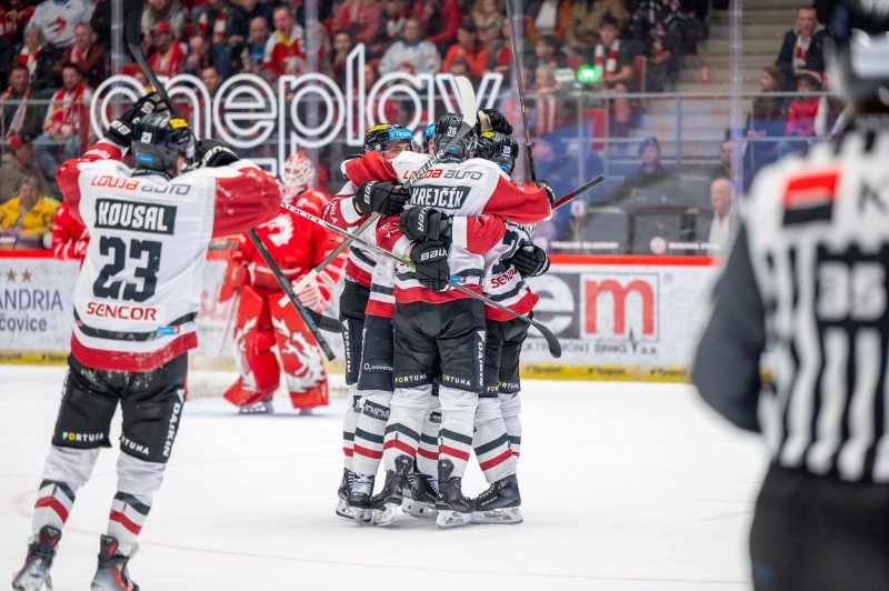 Photo hockey TELH - Tipsport Extraliga LednÃho Hokeje - TELH - Tipsport Extraliga LednÃho Hokeje - TELH : La couronne vacille Photo hockey TELH - Tipsport Extraliga LednÃho Hokeje - TELH - Tipsport Extraliga LednÃho Hokeje - TELH : La couronne vacille