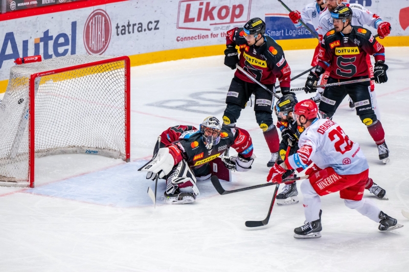 Photo hockey TELH - Tipsport Extraliga Ledního Hokeje - TELH - Tipsport Extraliga Ledního Hokeje - TELH : Le champion avance