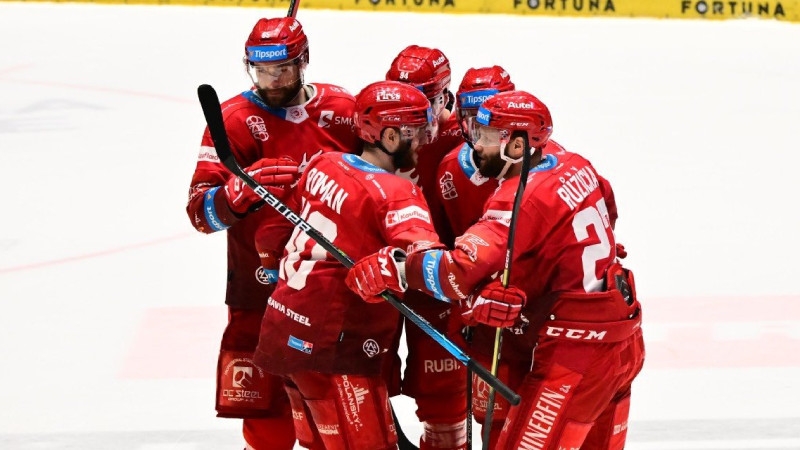 Photo hockey TELH - Tipsport Extraliga LednÃho Hokeje - TELH - Tipsport Extraliga LednÃho Hokeje - TELH : Le champion frappe le premier Photo hockey TELH - Tipsport Extraliga LednÃho Hokeje - TELH - Tipsport Extraliga LednÃho Hokeje - TELH : Le champion frappe le premier