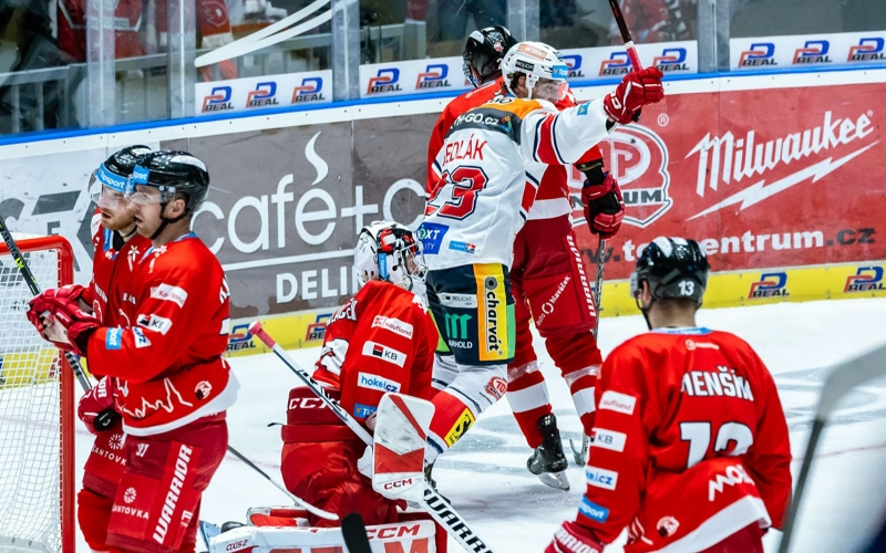 Photo hockey TELH - Tipsport Extraliga LednÃho Hokeje - TELH - Tipsport Extraliga LednÃho Hokeje - TELH : Le leader impitoyable Photo hockey TELH - Tipsport Extraliga LednÃho Hokeje - TELH - Tipsport Extraliga LednÃho Hokeje - TELH : Le leader impitoyable