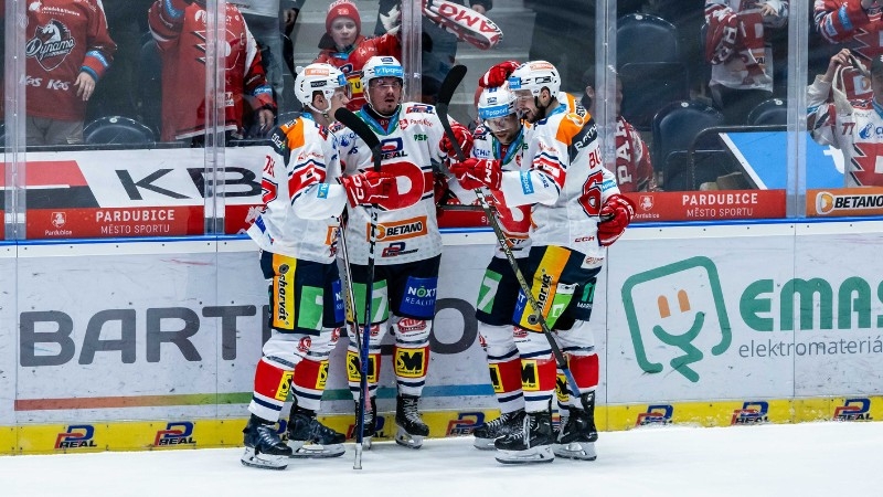Photo hockey TELH - Tipsport Extraliga LednÃho Hokeje - TELH - Tipsport Extraliga LednÃho Hokeje - TELH : Le leader impitoyable Photo hockey TELH - Tipsport Extraliga LednÃho Hokeje - TELH - Tipsport Extraliga LednÃho Hokeje - TELH : Le leader impitoyable