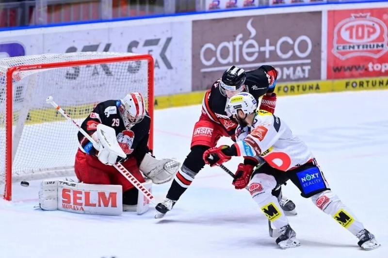 Photo hockey TELH - Tipsport Extraliga LednÃho Hokeje - TELH - Tipsport Extraliga LednÃho Hokeje - TELH : Le tandem du sommet frappe Photo hockey TELH - Tipsport Extraliga LednÃho Hokeje - TELH - Tipsport Extraliga LednÃho Hokeje - TELH : Le tandem du sommet frappe