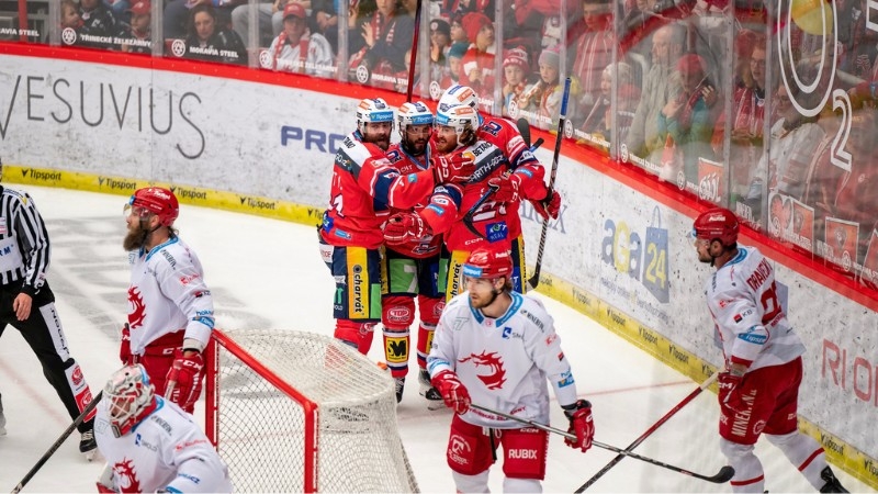 Photo hockey TELH - Tipsport Extraliga LednÃho Hokeje - TELH - Tipsport Extraliga LednÃho Hokeje - TELH : Les chevaux au galop Photo hockey TELH - Tipsport Extraliga LednÃho Hokeje - TELH - Tipsport Extraliga LednÃho Hokeje - TELH : Les chevaux au galop