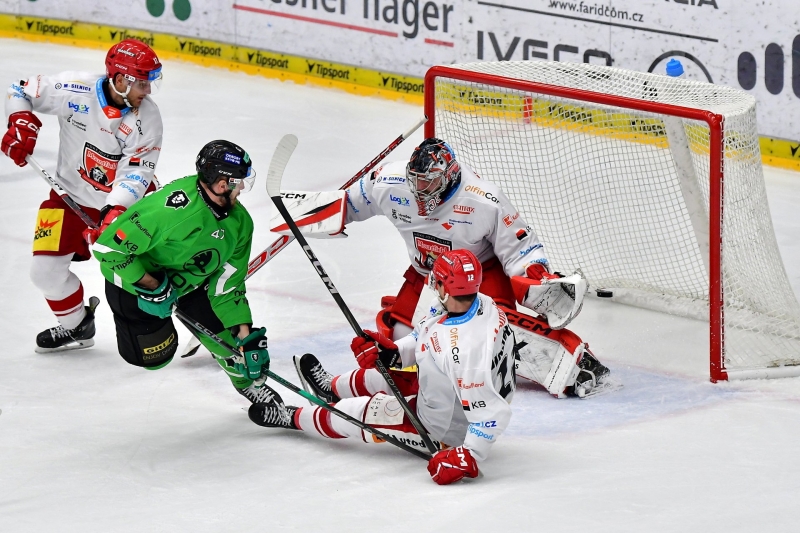 Photo hockey TELH - Tipsport Extraliga LednÃho Hokeje - TELH - Tipsport Extraliga LednÃho Hokeje - TELH : Lion vert bat lion rouge Photo hockey TELH - Tipsport Extraliga LednÃho Hokeje - TELH - Tipsport Extraliga LednÃho Hokeje - TELH : Lion vert bat lion rouge