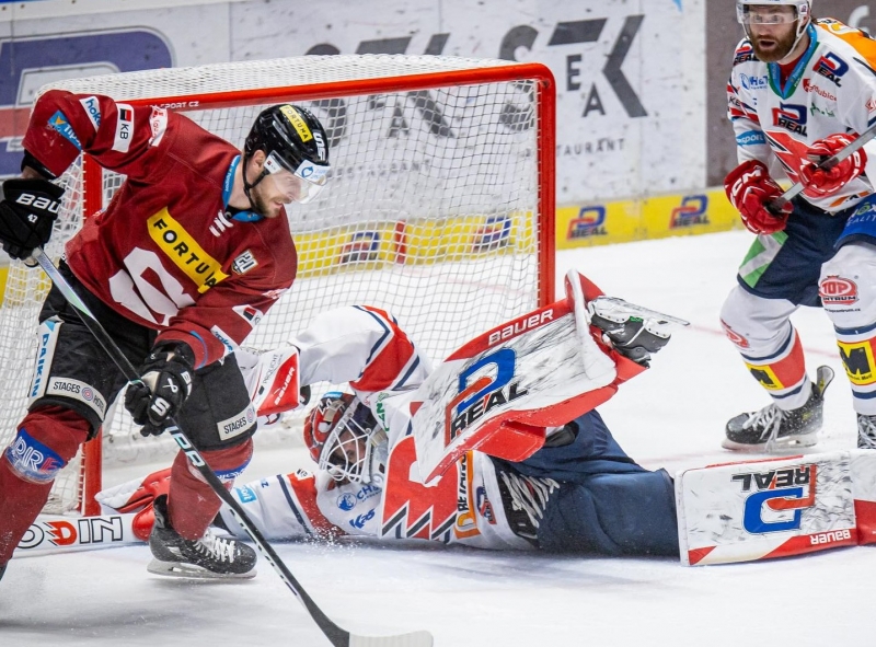 Photo hockey TELH - Tipsport Extraliga LednÃho Hokeje - TELH - Tipsport Extraliga LednÃho Hokeje - TELH : Lutte sommitale Photo hockey TELH - Tipsport Extraliga LednÃho Hokeje - TELH - Tipsport Extraliga LednÃho Hokeje - TELH : Lutte sommitale
