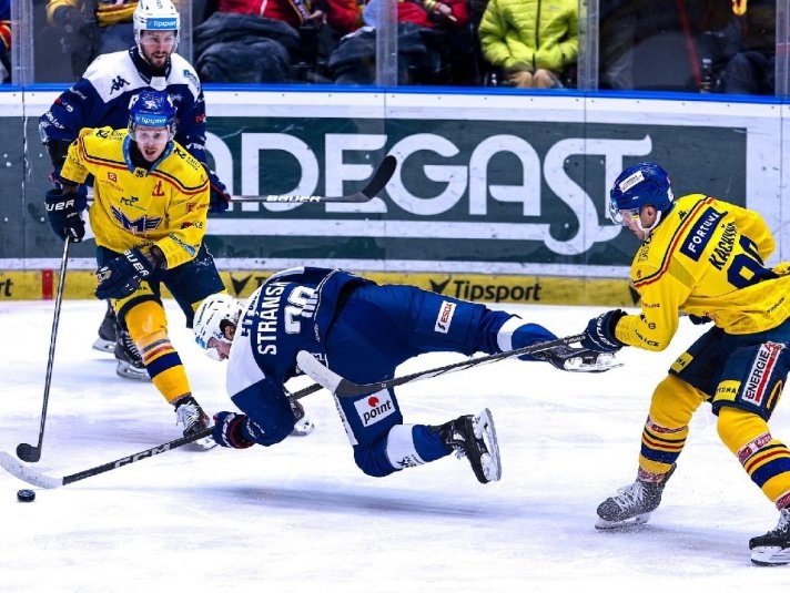 Photo hockey TELH - Tipsport Extraliga LednÃho Hokeje - TELH - Tipsport Extraliga LednÃho Hokeje - TELH : Renversant ! Photo hockey TELH - Tipsport Extraliga LednÃho Hokeje - TELH - Tipsport Extraliga LednÃho Hokeje - TELH : Renversant !
