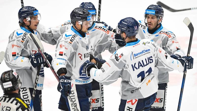 Photo hockey TELH - Tipsport Extraliga LednÃho Hokeje - TELH - Tipsport Extraliga LednÃho Hokeje - TELH : Rien ne sert de courir Photo hockey TELH - Tipsport Extraliga LednÃho Hokeje - TELH - Tipsport Extraliga LednÃho Hokeje - TELH : Rien ne sert de courir