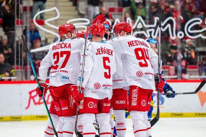 Photo hockey TELH - Tipsport Extraliga LednÃho Hokeje - TELH - Tipsport Extraliga LednÃho Hokeje - TELH : Suspense et cartons Photo hockey TELH - Tipsport Extraliga LednÃho Hokeje - TELH - Tipsport Extraliga LednÃho Hokeje - TELH : Suspense et cartons