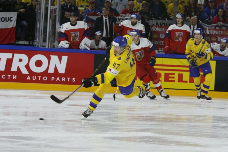 La Suède s'impose avec son hockey