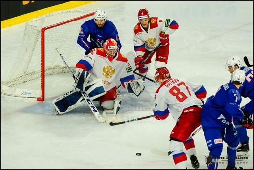La France n'a pas résisté à la Russie