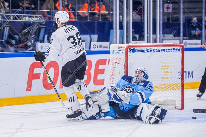 KHL : Le Traktor franchit la neige